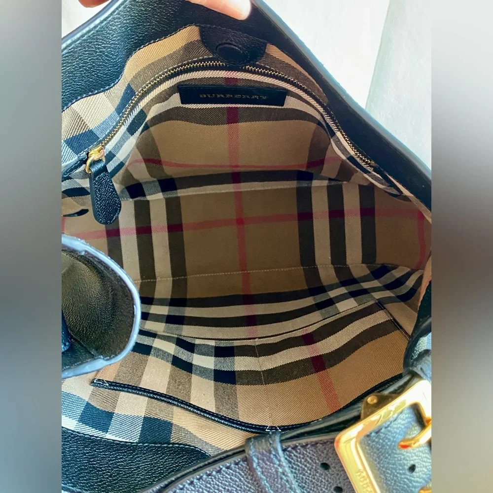 BURBERRY Elmstone Black Leather Hobo Bag - Picture 4 of 10